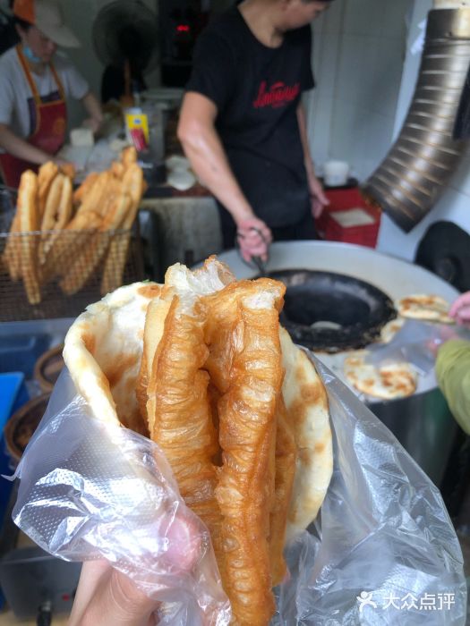 王氏燒餅無礬油條油條圖片