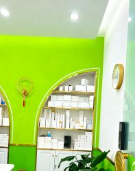 -苗医生专业祛痘·皮肤管理