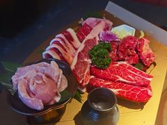 -铭牛烧肉·和牛海鲜自助(高新月牙湖店)
