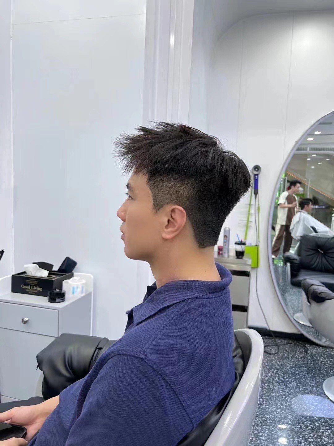 发型长度6厘米左右即可,短发精品清爽干净