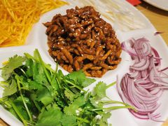 京酱肉丝-漫卷香烤鸭春饼