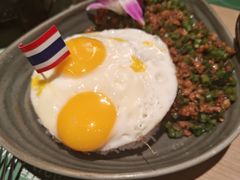 双蛋流心打抛饭-mango tree芒果树泰国餐厅(青岛万象城店)