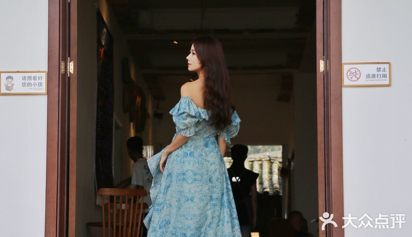 穿过上帝为你打开的窗和门，来看树与海