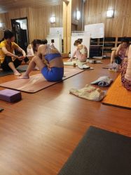 -威思丽高温瑜伽会馆