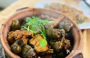 Braised Chicken with Snails
