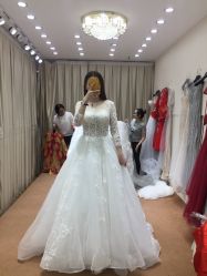 -觅白婚纱礼服馆