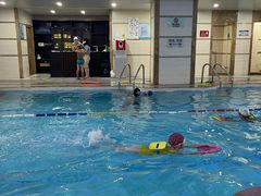 -小海豚国际游泳培训中心(浦东塘桥店)