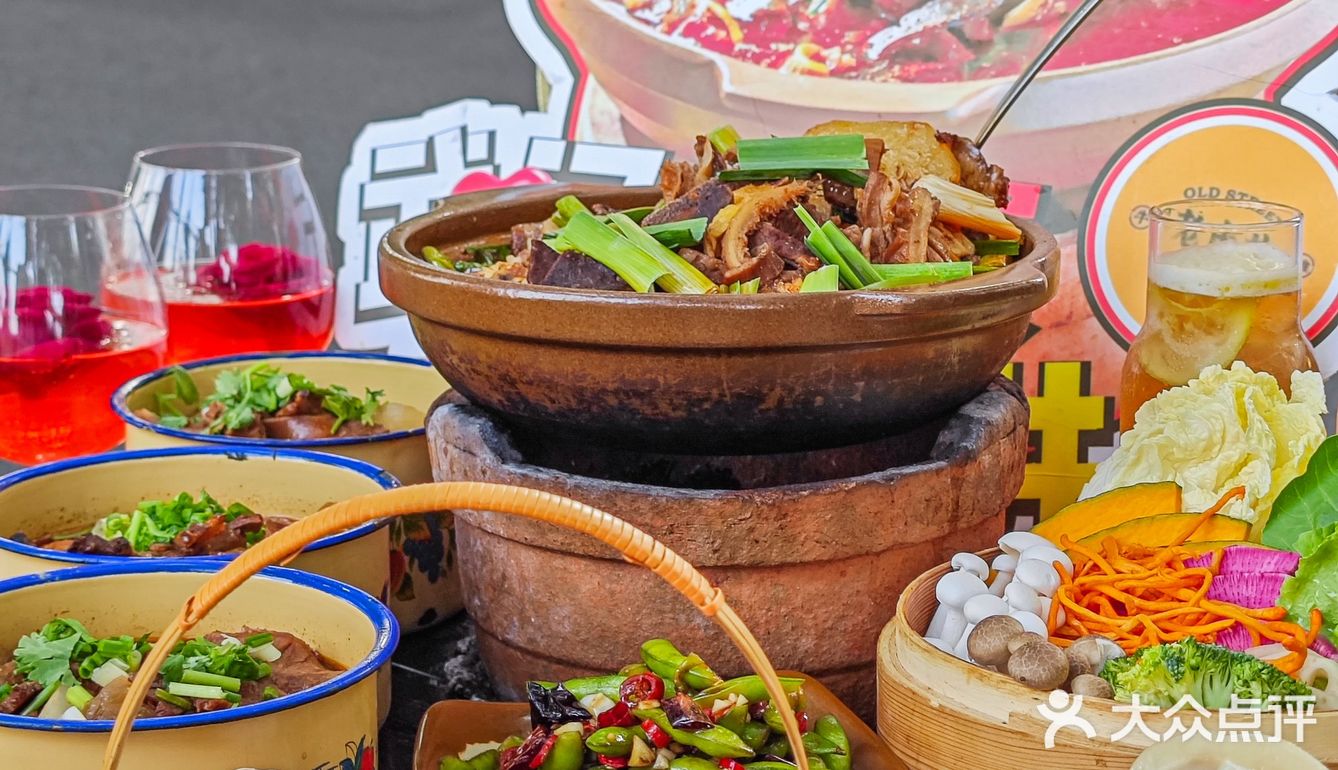 生活没那么复杂，一片江景➕一锅牛杂😆  