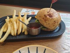 -必胜客(上海华谊新所店)