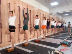 -OM瑜伽教练培训学院