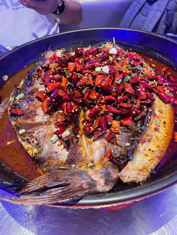 令狐冲烤鱼(中亭街店)-"这家店生意真的挺好的,人很多,鱼的话,个.