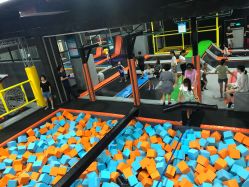 -蹦贝运动中心·蹦床·攀岩·闯关(龙岗店)
