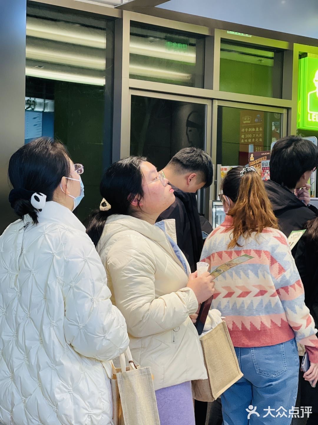 乐乐茶首家环保概念店开业啦💕就在静安晶品