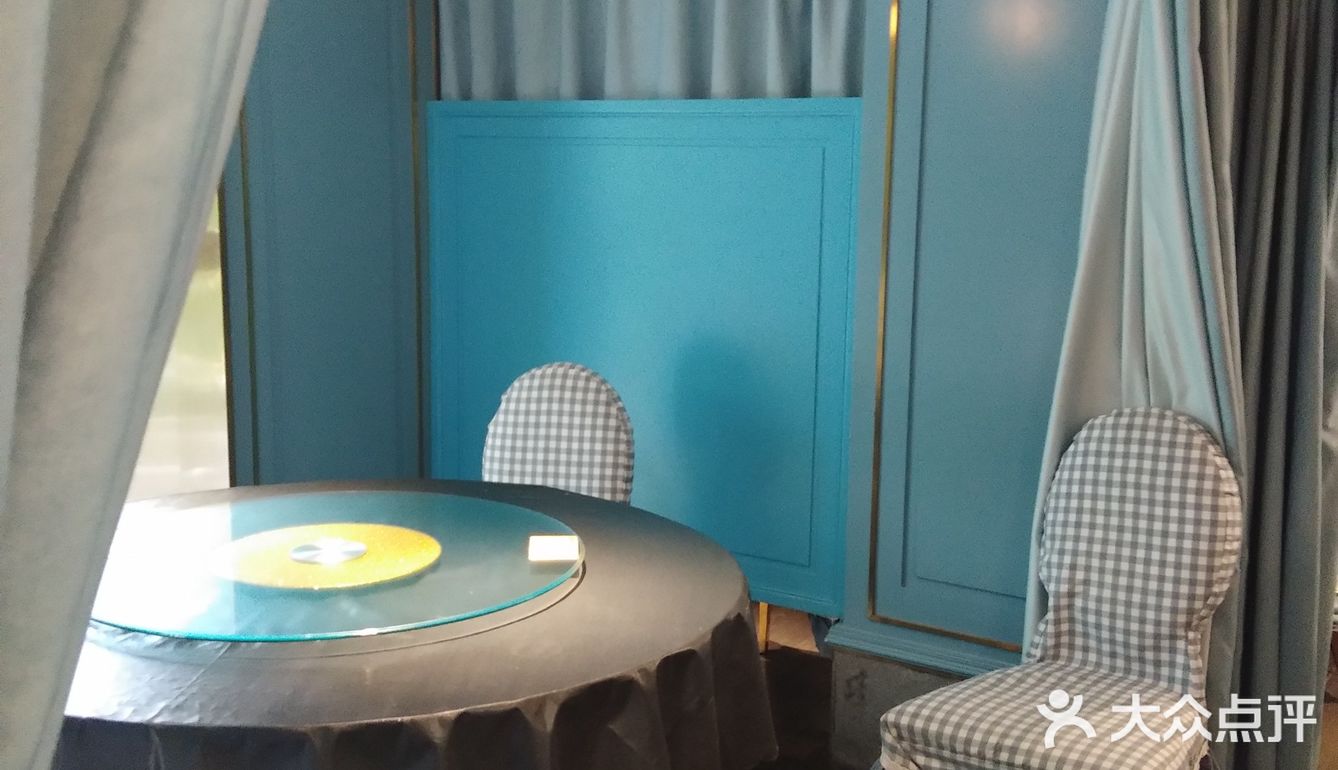 芋头份量比较小，味道还不错；辣椒炒肉偏辣，典型的湘菜