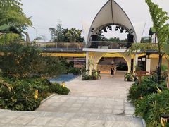 -茅草房·河畔园林火锅