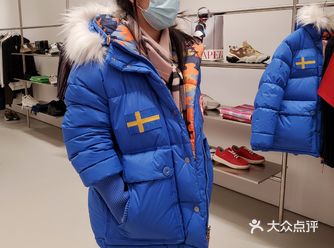 ACNE和fjallraven联名的羽绒服也很潮