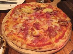 夏威夷&香肠火腿披萨双拼-La Strada(安福路店)