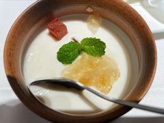 自制老北京酸奶配蜂巢蜜-四季民福烤鸭店(东四十条店)