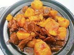 小土豆烧牛腩-鑫小城故事·砂锅·排骨藕汤(兴业路店)