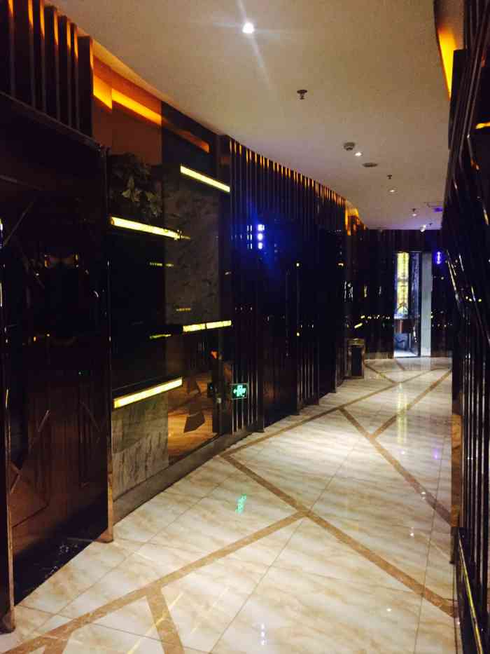 宝丽金ktv-"过年和家里人来这里唱k县城里娱乐项目实在.