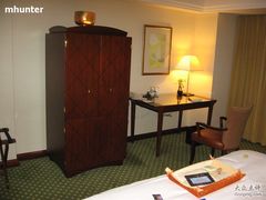 书桌和柜子-上海明天广场JW万豪酒店