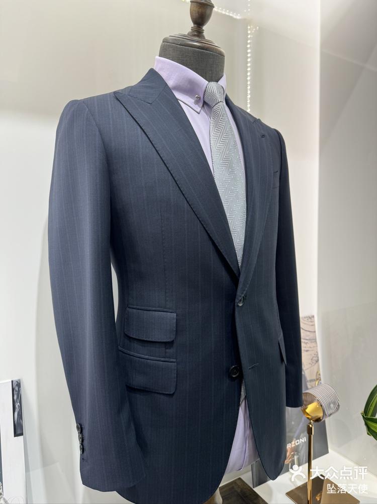 3月30日 14:32 关注 西服定制维纳缇 每个男士都梦想拥有一件好的西装