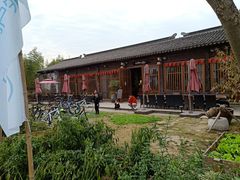-田园东方蜜桃村的田野营地