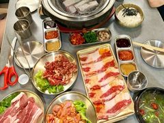 -围炉肉舍•炭烤活鳗•丹东海鲜烤肉(步行街店)