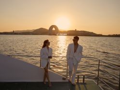 -至臻微拉婚纱摄影