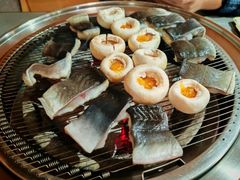 -围炉肉舍•炭烤活鳗•丹东海鲜烤肉(步行街店)