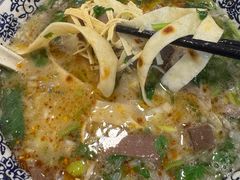 -八百里牛肉汤(盖饭·锅贴·万象城店)