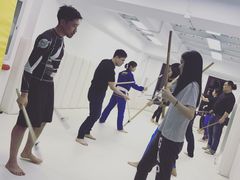 -菠萝格斗巴西柔术训练馆