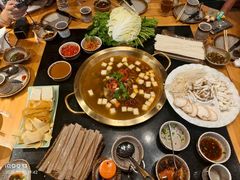 -顶顶汤火牛排火锅·经典铜锅涮肉