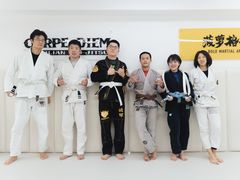 -菠萝格斗巴西柔术训练馆