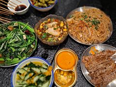 -何妹湿辣牛肉·粤式烧烤砂煲(桂雅路店)