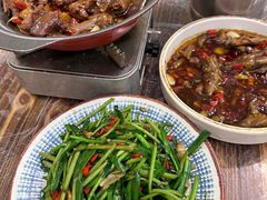 藜蒿炒腊肉-羊子两室一厅(八一广场店)