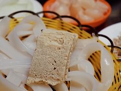 -洞庭洲·防空洞火锅·烧烤·铜锅涮肉(新百广场店)