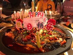-鸣记脆皮烤鱼·海鲜烤鱼(三八广场店)