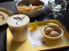 滇红玫瑰乳扇拿铁-FOOOO CITY CLUB 孚乐里音乐西餐酒吧(悠方店)