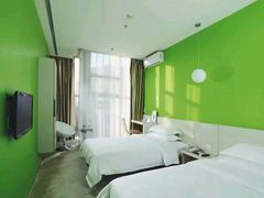 -卡罗酒店(东门晒布地铁站店)