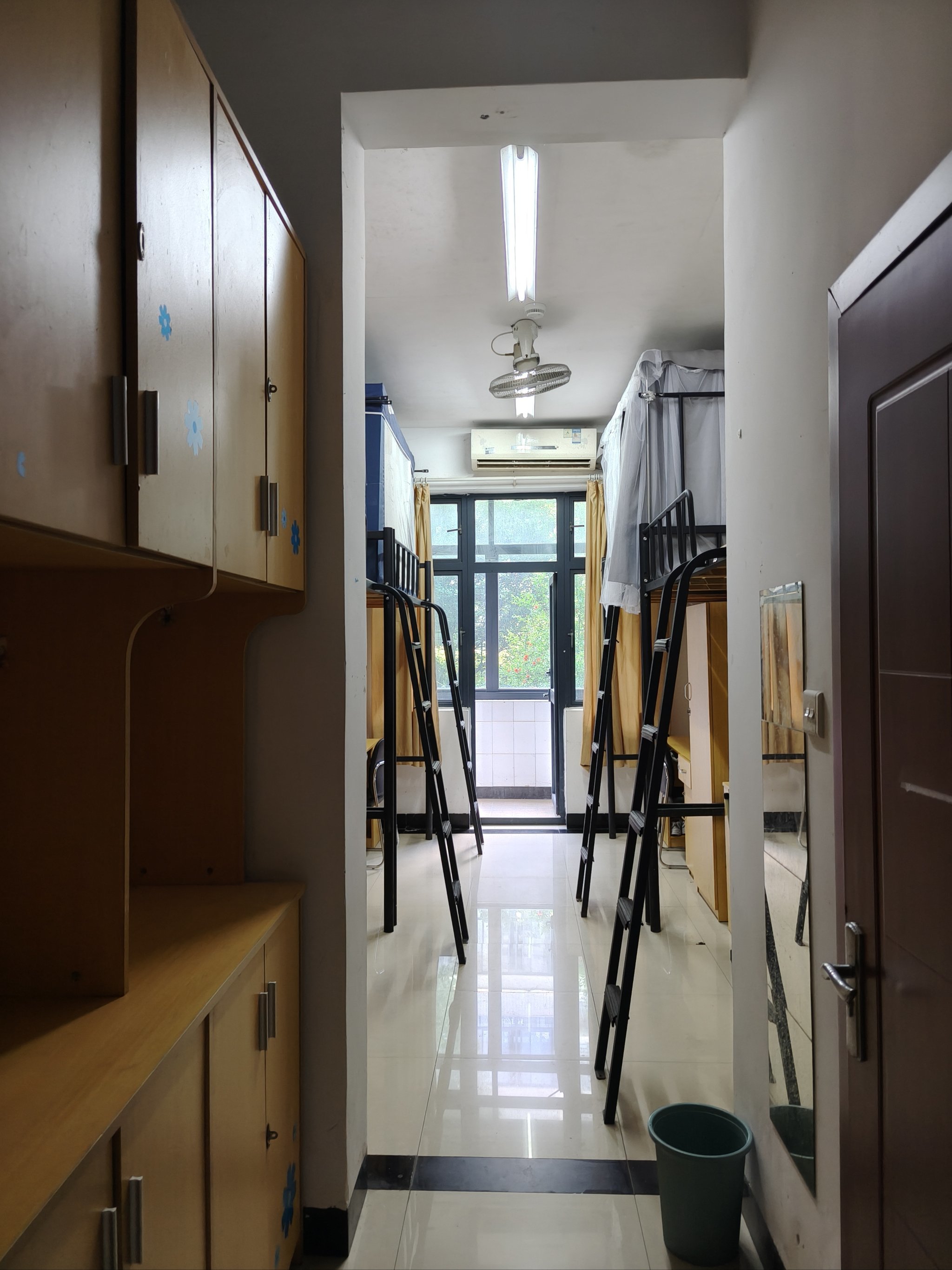 探校| 杭州市夏衍中学