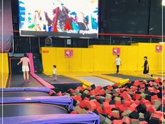 -嘿哟动霸CHUA·新潮玩运动娱乐中心·蹦床滑冰团建乐园