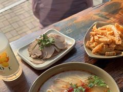 -亮亮面馆(经六路店)