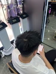 -藤野造型烫染·漂发