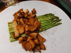 牛肝菌扒芦笋-一坐一忘云南菜(嘉里中心店)