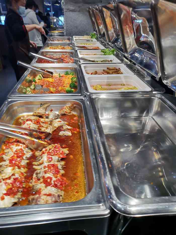 滕牛自助烤肉-"整体食材种类很多,牛肉粒好吃哈密瓜和绿色.