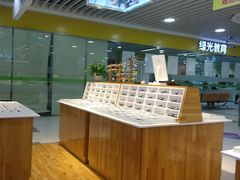 -MiRi眼镜连锁·蔡司·尼康控优点合作店(莘庄店)