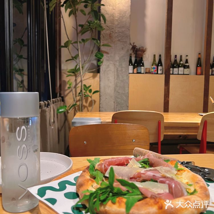 十全街这家氛围感🍕披萨店！你们打卡了吗？