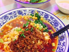 -渝之汇牛肉豌杂面