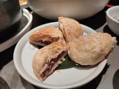 现烤玫瑰鲜花饼-云海肴·汽锅鸡·云南菜(高德置地店)